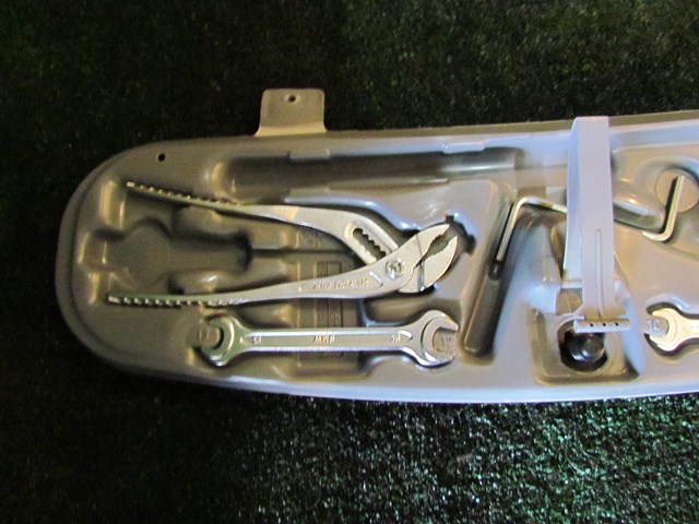 2005 BMW M3 Tool Kit Includes Tools Shown