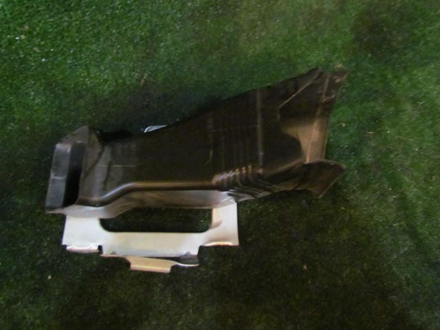 2005 BMW M3 RH Passenger Air Ducting Diversion Tube