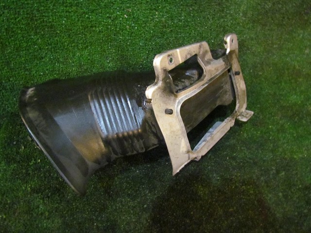 2005 BMW M3 RH Passenger Air Ducting Diversion Tube