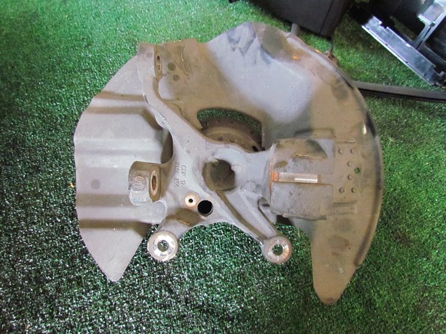 2005 BMW M3 Front RH Passenger Spindle