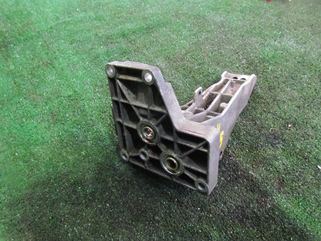 2000 BMW M5 E39 LH Driver Engine Mount Ear Bracket