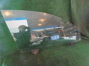 2008 Audi A8L Front RH Passenger Door Glass