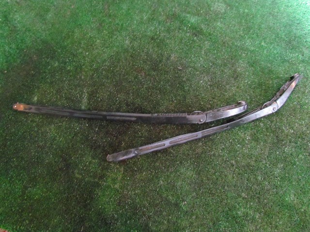 2008 Audi A8L Windshield Wiper Arm Set RH & LH