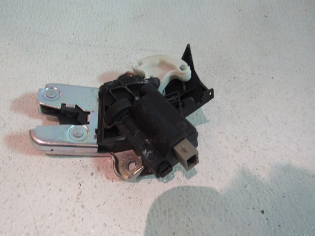 2008 Audi A8L Trunk Latch 4F5 827 505