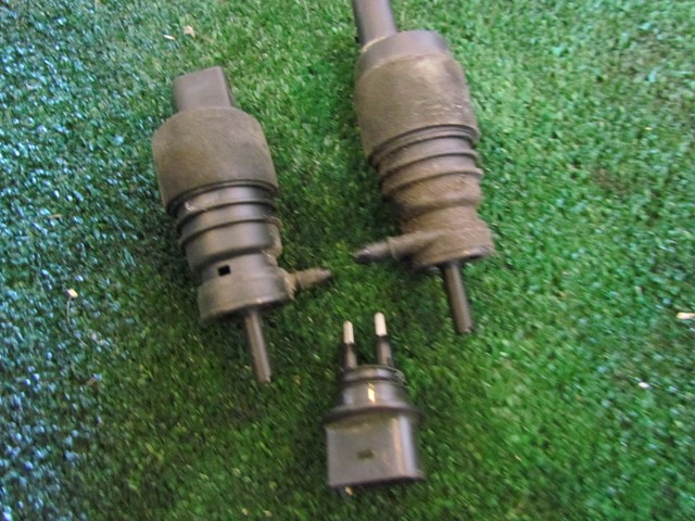2008 Audi A8 Windshield Washer Pumps With Fluid Level Sensor Set of 2 OEM