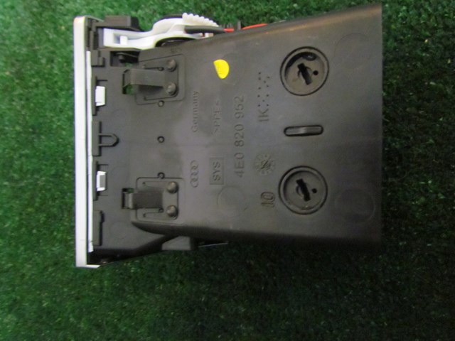 2008 Audi A8L Front Center RH Pass Dash Vent 4E0 820 952 