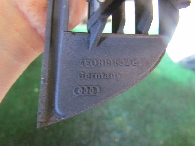 2008 Audi A8L Center Dash Air Vent & Light Sensor 4E0 819 632 C