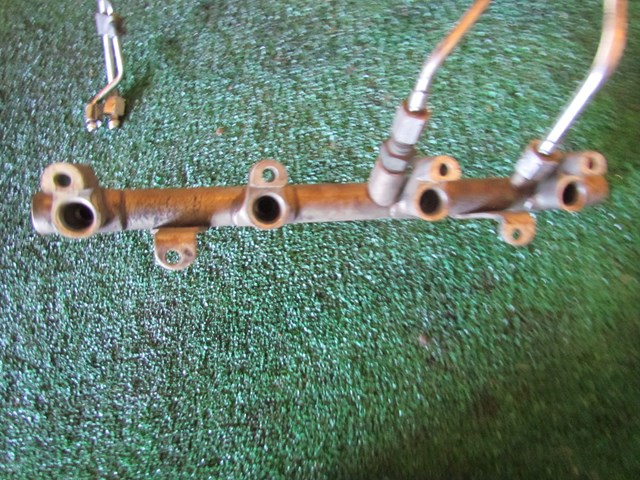 2008 Audi A8L D3 Fuel Rail Fuel Injector Rail