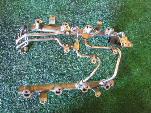 2008 Audi A8L D3 Fuel Rail Fuel Injector Rail