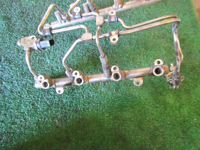 2008 Audi A8L D3 Fuel Rail Fuel Injector Rail