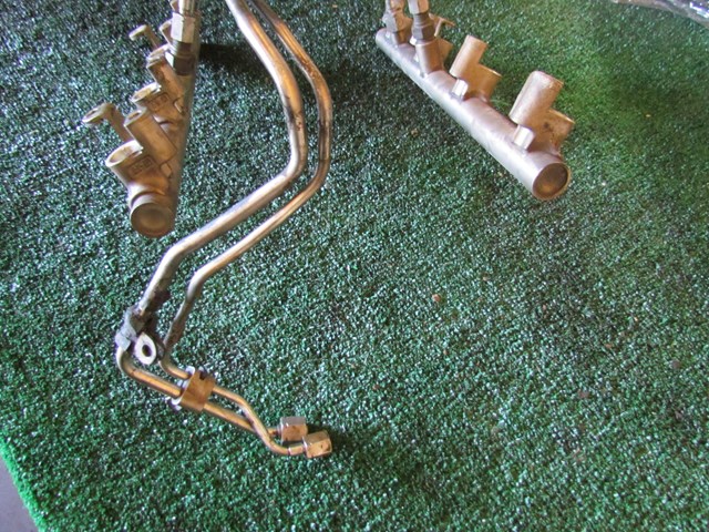 2008 Audi A8L D3 Fuel Rail Fuel Injector Rail