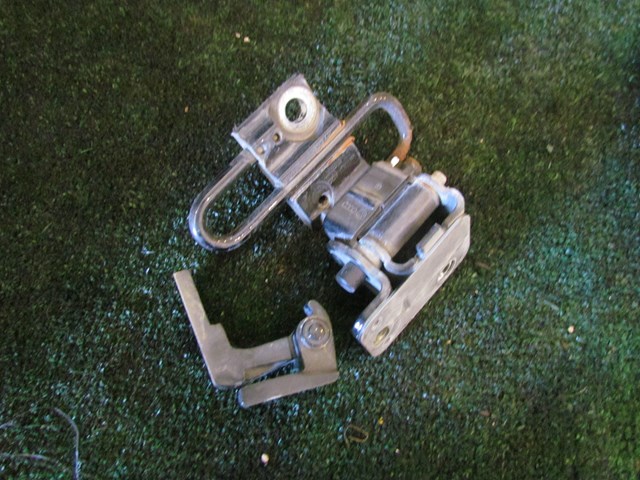 2008 Audi A8L D3 Front RH Passenger Door Hinges