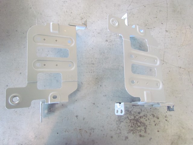 2009 Infiniti G37 Sedan Radio Brackets