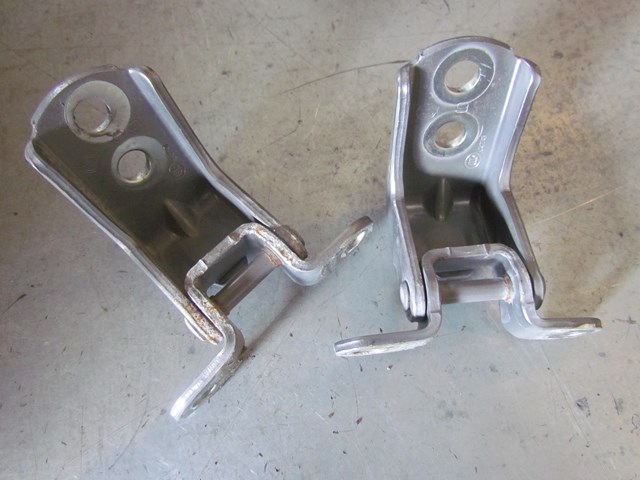 2009 Infiniti G37 Sedan Front RH Passenger Door Hinges