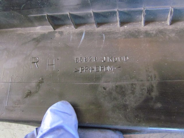 2009 Infiniti G37 Sedan RH Passenger Hood & Fender Seal 