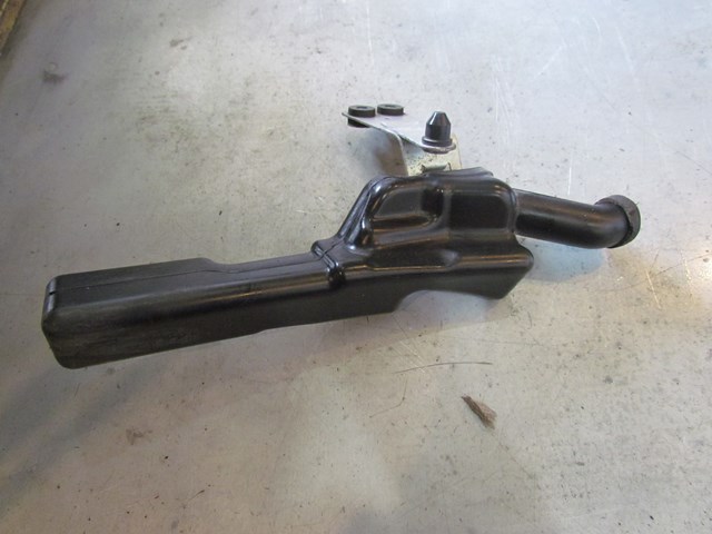 2009 Infiniti G37x Sedan RH Passenger Air Resonator