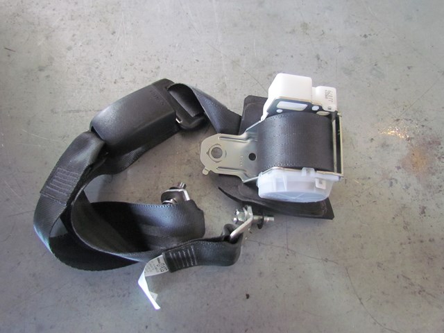 2009 Infiniti G37x Sedan Rear Center Seat Belt & Buckle
