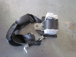 2009 Infiniti G37x Sedan Rear Center Seat Belt & Buckle