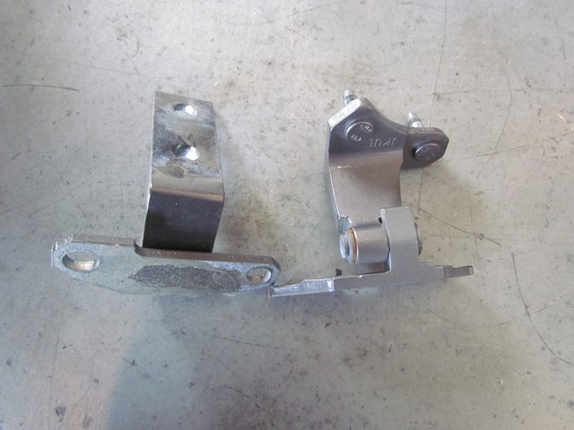 2009 Infiniti G37x Sedan Rear LH Driver Door Hinges