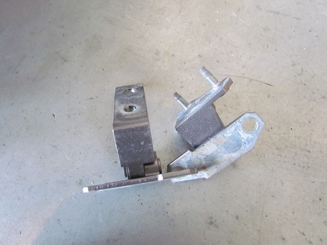 2009 Infiniti G37x Sedan Rear RH Passenger Door Hinges