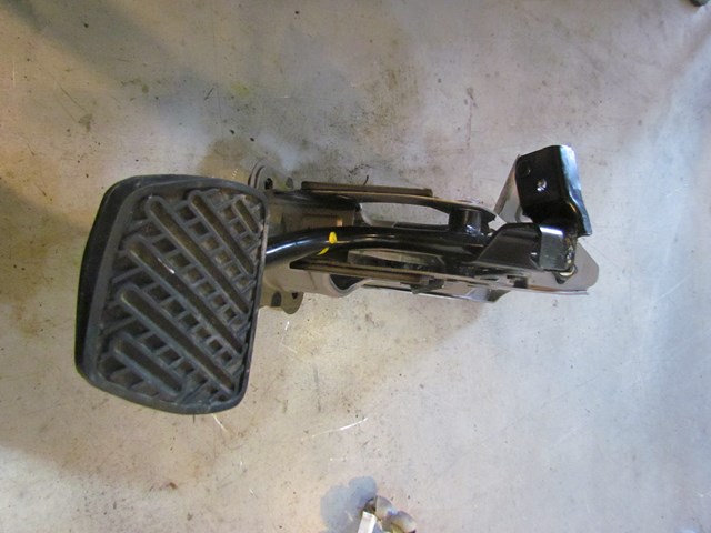 2009 Infiniti G37x Sedan Automatic Transmission Brake Pedal
