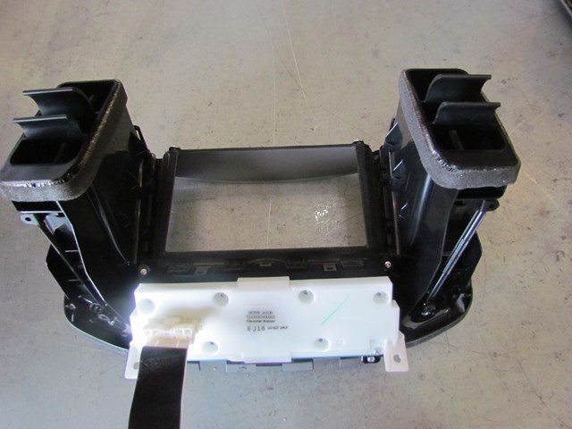 2009 Infiniti G37 Coupe Radio Controls Dash Vents-Wheat