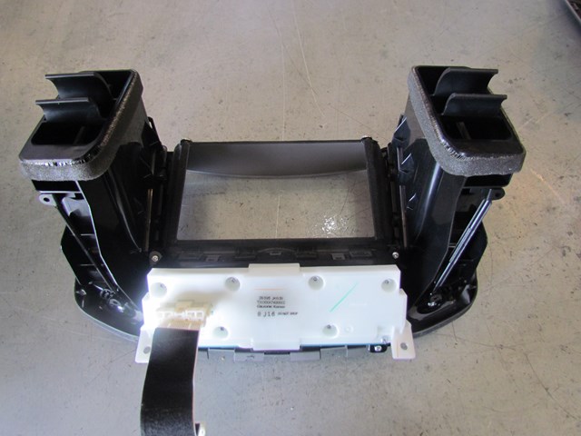 2009 Infiniti G37 Coupe Radio Controls Dash Vents-Wheat