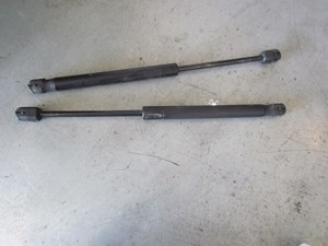 2009 Infiniti G37 Coupe Hood Struts 65470JL00A