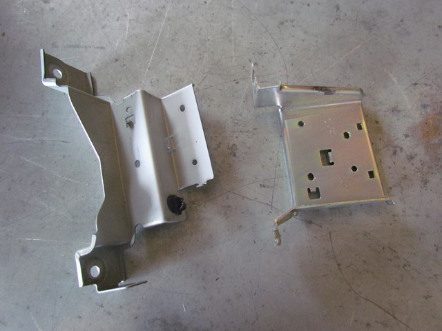 2009 Infiniti G37 Coupe Radio Module Bracket in Trunk