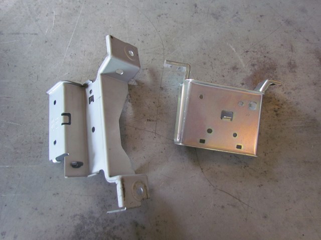 2009 Infiniti G37 Coupe Radio Module Bracket in Trunk