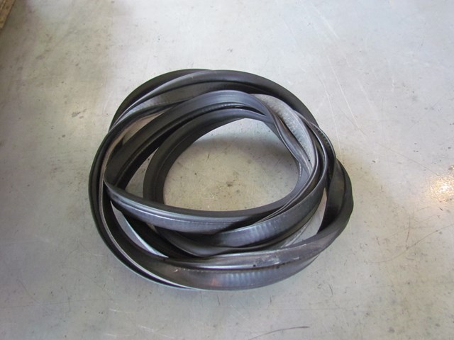 2009 Infiniti G37 Coupe Trunk Body Seal