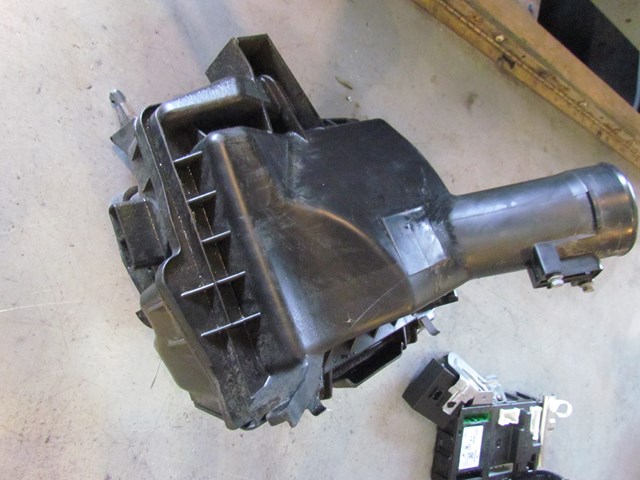 2009 Infiniti G37 Coupe LH Driver Air Cleaner Box