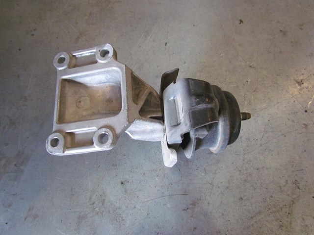2004 Infiniti G35 Coupe RH Passenger Engine Mounts