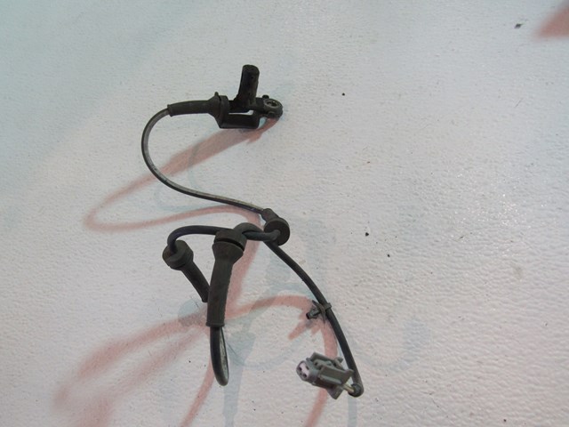 03 04 05 06 07 Infiniti G35 Coupe Front RH Passenger ABS Sensor
