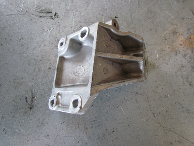 2004 Infiniti G35 Coupe LH Driver Engine Mount