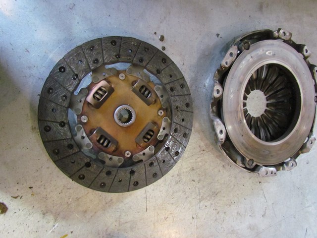 2004 Infiniti G35 Coupe Clutch Pressure Plate and Disc
