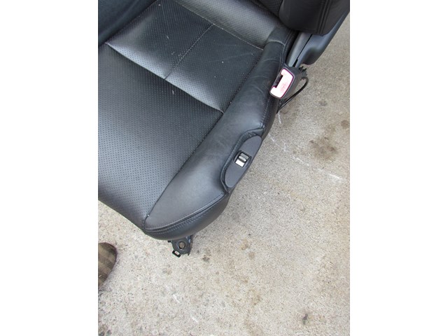 2004 Infiniti G35 Coupe Front RH Passenger Seat-Seat Details