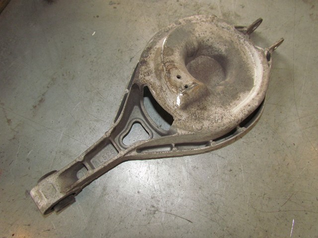 2004 Infiniti G35 Coupe RH Passenger Lower Control Spring Cup