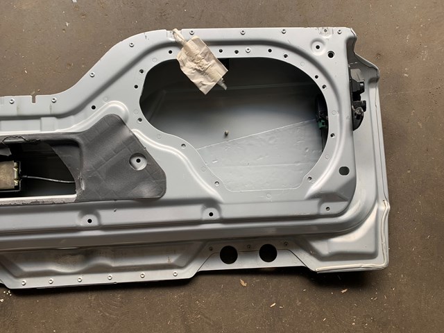 2005 Land Rover LR3 Lower Tail Gate Silver