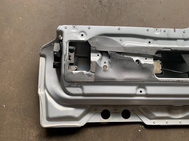 2005 Land Rover LR3 Lower Tail Gate Silver