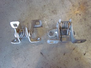 2005 Land Rover LR3 Lower Tail Gate Hinge Set