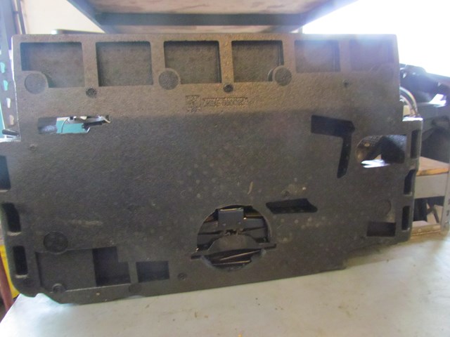 2005 Land Rover LR3 Trunk Spacer w/Jack & Tools KBE500090