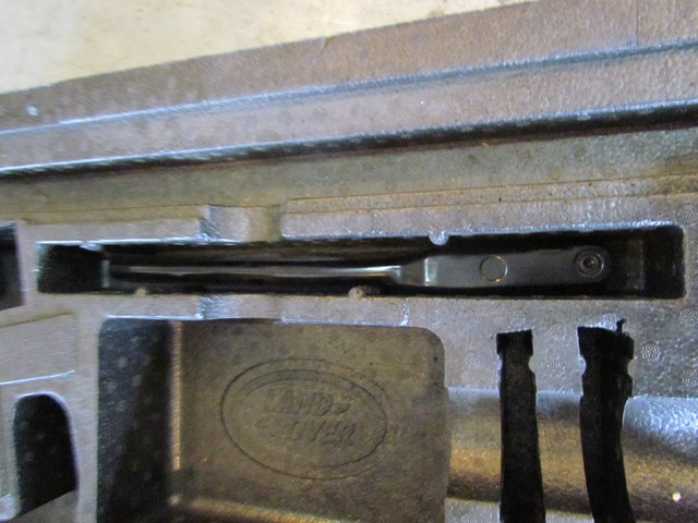 2005 Land Rover LR3 Trunk Spacer w/Jack & Tools KBE500090