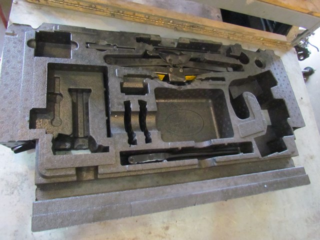 2005 Land Rover LR3 Trunk Spacer w/Jack & Tools KBE500090