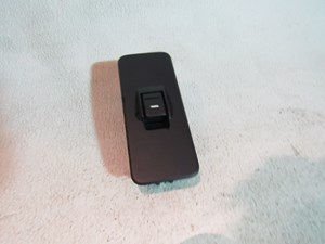 2005 Land Rover LR3 Rear RH Passenger Door Switch YUD201070PVJ