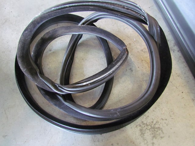 2005 Land Rover LR3 Front RH Passenger Door Seal