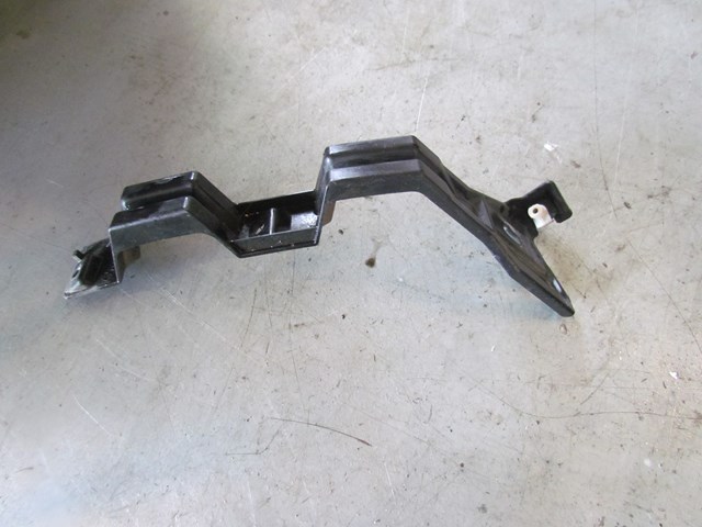 2005 Land Rover LR3 Front RH Pass Bumper Bracket DPN500021