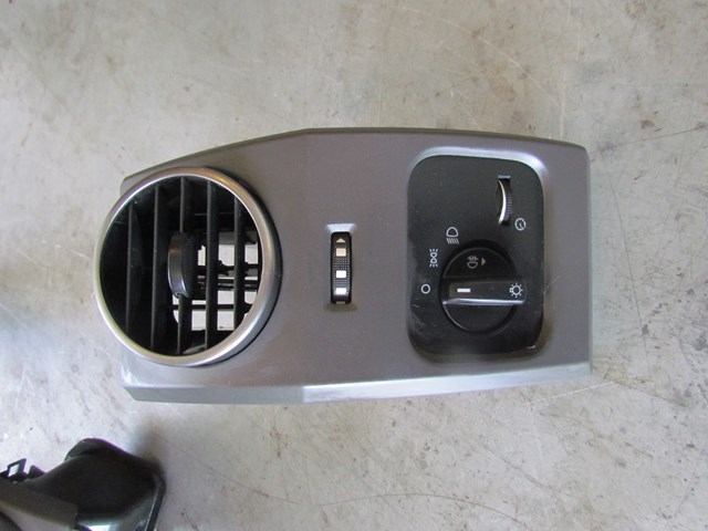 2005 Land Rover LR3 LH Driver Dash Vent w/Headlight Switch 