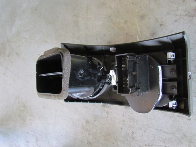 2005 Land Rover LR3 LH Driver Dash Vent w/Headlight Switch 