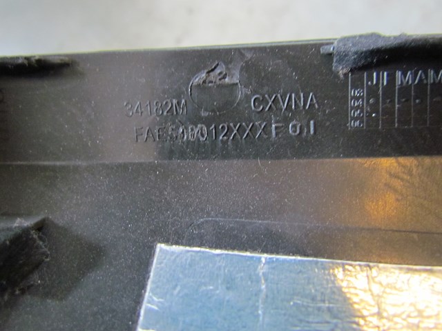 2005 Land Rover LR3 Center Dash Trim Panel w/Vents FAE500012